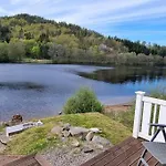 Ved Mandalselva Daire Greipsland